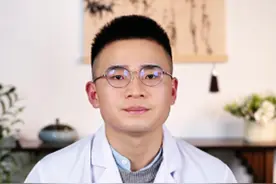 秋天咽炎高发嗓子疼咽喉肿痛，记好一味药就够了#喉咙痛#咽炎#咳嗽  #硬核健康科普行动#复方青橄榄利咽含片视频封面