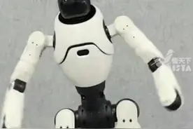 从华为离职的天才少年“稚晖君”，发布人形机器人，已经进化到会骑自行车、能和人实时对话的程度了视频封面