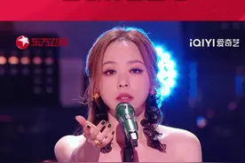 #亚洲新声  #张靓颖  张靓颖的声线带着金属般的穿透力，当《野心家》的旋律炸开，那些藏在心底的渴望不再遮掩，每个高音都写着无畏的宣言。