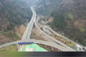 12月 24日，S27洋镇线洋县至西乡和镇巴至陕川界高速公路建设启动活动在镇巴县小渡坝隆重举行！我县将新增一条高速公路！#高速公路视频封面