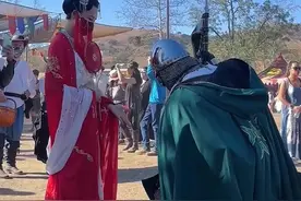 小姐姐身着汉服闪耀国外，“古代欧洲人”屈膝行礼~  #汉服 #国风 #国潮 #小姐姐 #颜值 