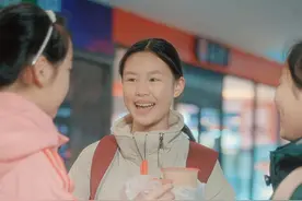 三个人的友谊会长久吗？ 你相信星座友谊吗？哪两个星座最搭？最适合做朋友呢？三个人的友谊到底会不会长久呢？不要把最好的闺蜜介绍给好朋友...#导演李娜 #星座 #第五人格 #友谊 #情感共鸣视频封面