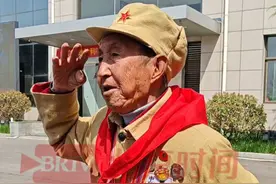 3月31日，河北邯郸。参加过抗日战争，解放战争，抗美援朝战争的老战士李文廷现场唱起了《中国人民志愿军战歌》。歌声再次响起，不变的是刻入老兵内心的记忆。（记者：李鹏毅）视频封面