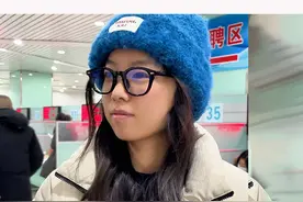 位于威海人社局的招聘会，你去了吗？ 你赞同应届生小姐姐的说法吗？#威海 #招聘会 #威海找工作 #应届生视频封面