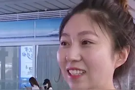 9月17日，山东济南。弟弟新兵入伍，暖心姐姐车站送行“肩负重任”   #又是一年入伍季  #山东dou知道