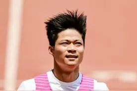 6月18日，2025全国田径大奖赛青岛站进行男子100米预赛，苏炳添跑出11秒37的成绩无缘决赛。“第一次来青岛比赛，观众也很热情。但现在状态不如之前，我很用心地跑了。”#苏炳添 #田径视频封面