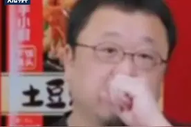 9月12日，成都。#记者实地探访西贝后厨  记者点了罗永浩菜单中的两道菜，要求免辣遭拒，菜品4分钟内上齐。门店工作人员：大盘鸡是昨晚做的，部分菜品不能免辣，上菜速度快是因提前已做好配料，若要现炒耗时太久。