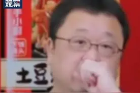 9月12日，成都。#记者实地探访西贝后厨  记者点了罗永浩菜单中的两道菜，要求免辣遭拒，菜品4分钟内上齐。门店工作人员：大盘鸡是昨晚做的，部分菜品不能免辣，上菜速度快是因提前已做好配料，若要现炒耗时太久。