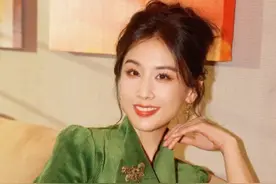黄圣依面试保姆全程英文交流，难怪她母亲看不上身价百亿的杨子！视频封面