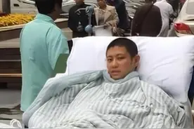 为何赵荀突然爆改“李二妞”，直到路人拍到一张住院照，才懂他被三颗穿骨钉支配的心酸#赵荀 #吴京 #黄景瑜 #2024影娱年终大赏