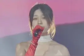 6月12日，山东青岛。#青岛大学毕业歌会 又一“名场面”预定，女生独唱《#世界赠予我的 》，空灵嗓音直击灵魂视频封面