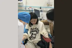 小杨哥大徒弟小黄因解约问题送医抢救？本人回应：传言不实视频封面