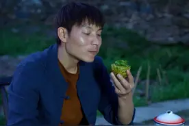 《榆钱窝窝》 这简单的农村美食，是儿时美好记忆的延续，更是承载着一代又一代人的回忆！#春天当然要尝尝榆钱 #乡野春日地图 #尝一口春天的味道视频封面