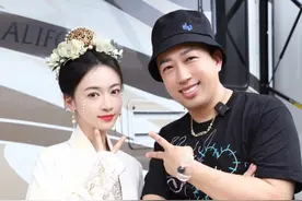 又来探班 @吴谨言  咯，看看小角色是如何一步步成为大明星的，下期还想听听谁的入行之路呢？#探班 #演员 #星动日记 #娱乐圈视频封面