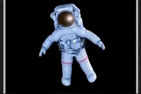 太空宇航员如何上厕所？拉出的粑粑又是如何处理？答案挺有趣！视频封面