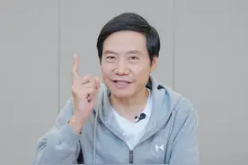 “在苹果电脑上用小米手机刷抖音”，这种感觉太神奇了。我们的目标是成为兼容苹果生态最好的手机！#跟着雷军聊数码 #互联视频封面