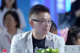 我时刻提醒着自己：作为一个作家，要做一个抽象的人，既来自过去，也通向未来，代表人类发声。我不一定完全做到，但我一直在孜孜以求。#大有学问 #麦家 #人生海海 #人间信视频封面