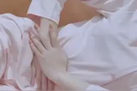 女子飞机上憋尿致黄体破裂!当事人:疼得只能半跪在地上！#万万没想到 #社会百态 #女性智慧 #女性健康视频封面