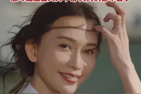 50岁林志玲采访谈当妈妈的感受，带孩子的时候就是完全没有优雅这件事情了。以孩子的眼光来看世界好好地说话，他都会懂都会理解。志玲姐姐当妈妈不易，妈妈们都辛苦了！（来源：林志玲 嘉人）