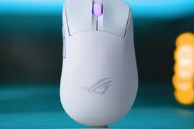 在玻璃上滑行的鼠标 #ROG月刃2ACE#外设开箱#这个视频有料视频封面
