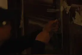 全款法拍房  被人撬锁装修？法院工作人员赶到现场  当场开锁进屋#都市接到办 #抖音精选计划视频封面