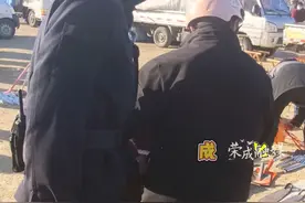 #荣成公安 民警沉浸式“偷手机”，花式宣传防盗知识！ #防盗 #安全防范意识视频封面