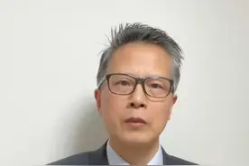 长江评论说热点#胡鑫宇家人决定暂不火化遗体 |关注胡鑫宇事件：媒体应带公众理性思考，而非一味钻牛角尖视频封面