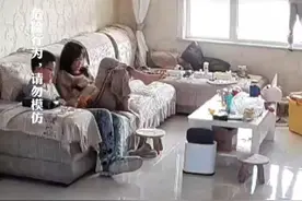 孩子在窗台上“飞檐走壁”窗户把手打开的一瞬间掉了下去 妈妈：已经告诉他很多次了 说什么都不听 网友：人教人教不会 事教人一次就记住#危险 #危险动作请勿模仿 #窗户视频封面