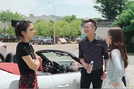 和美女相亲被闺蜜搅局，闺蜜还拦我车，啥意思？