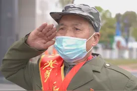 #今日平江 千叮咛、万嘱托，78岁老兵爷爷送孙子入伍万分不舍，爷孙互敬军礼告别令人感动#感动 #新兵 视频封面