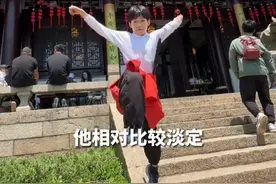 6月12日，江苏海安。9岁独臂男孩自信挥拍，梦想是成为奥运会冠军。妈妈：羽毛球学了一年多，孩子性格开朗活泼。#江苏dou知道 #9岁独臂男孩 #羽毛球 #开朗活泼 #加油视频封面