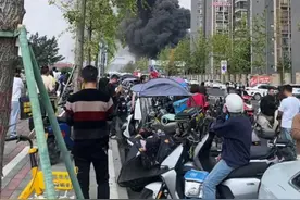 成都双流一联排商铺突发大火，消防通报：明火已全部扑灭视频封面