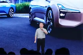 何小鹏称“这是一个全新时代”，2025款小鹏G6、G9，全系标配5C超充AI电池（记者：邱德坤）#小鹏汽车  #新能源汽车  #AI电池视频封面