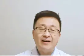 脚底脚趾缝长这些透明的#小水泡 ，这不是#湿疹 ，而是#脚气 ！#医学科普 #真菌感染视频封面