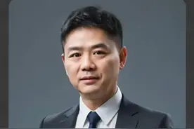 刘强东分享会12分钟互动：从组织瘦身到酒旅布局，亲述京东布局的真实考量💡#刘强东  #京东官宣进军酒旅  #京东外卖  #扁平化   #胖东来模式视频封面