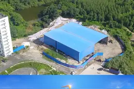 6月24日上午，云安区人民政府在六都镇贝融建材有限责任公司违建现场开展第32个全国土地日宣传活动暨违建厂棚依法强拆行动。对贝融公司未经自然资源规划主管部门批准，擅自在六都镇南乡村委盘龙塘村占用土地1533平方米建设的厂棚依法进行强制拆除#云浮云安  视频封面