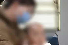宝宝满月头后有个小疙瘩，而且随着时间慢慢变大了 医生：不要太过担心 可以先观察观察看看#医学科普仅供参考如有不适请线下就医 #淋巴结肿大 #门诊日常视频封面