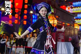 终于知道广西人三月不愿意离开广西的原因了！ 沉浸式体验少数民族歌舞、少数民族风情与文化，来穿一次民族服饰感受壮家风情，太爱了广西！#广西三月三  #象州梦幻夜  #象州梦幻夜壮欢三月三潮起歌圩节  #Ai上象州很容易  #Ai上象州梦幻夜很容易 @象州梦幻夜视频封面