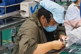 #郑州富士康加薪招工追产能 ，新员工新增稳岗补贴3000元，#首批新员工抵达郑州富士康 #富士康 #打工人视频封面