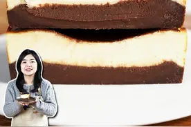 搅拌搅拌就能完成！超好吃的双层巴斯克蛋糕！烤箱空气炸锅都能做 大家好，我是大梅，很快就要过年啦，如果想做一款年夜饭甜品可以试试这款布朗尼巴斯克蛋糕！底部是浓郁的巧克力味布朗尼，顶部是芝士香味满满的巴斯克蛋糕！真的很好吃！而且用烤箱和空气炸锅都可以完成！感兴趣的小伙伴一定要试试哦！#巴斯克 #甜品 #烘焙教程 #在家做蛋糕 #新年甜品视频封面