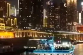 美国网红“甲亢”哥打卡重庆 被其“8D魔幻”震撼，介文汲：中国这么大还有更多美景#看台海视频封面