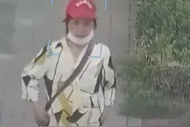 郑州市寻人：五旬女子走失，患智力障碍，穿黄白黑拼色上衣，戴红色鸭舌帽图片