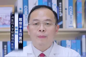 #涨知识 双相障碍兴奋不睡觉，需要及时去精神科就医，在医生指导下进行药物治疗、物理治疗、心理治疗等，以免延误最佳治疗时间，积极治疗原发疾病双相障碍是最好的选择。具体分析方法如下：
1、药物治疗：当双相躁狂发作睡不着时，药物治疗以心境稳定剂为主，可以遵医嘱使用碳酸锂片、奥卡西平片等药物。当双相抑郁发作睡不着时，也可遵医嘱口服富马酸喹硫平片、丙戊酸钠，从而缓解兴奋睡不着的情况。除此之外，还可以口服地西泮片、艾司唑仑片等镇静催眠药；
2、物理治疗：对急性重症躁狂发作、兴奋躁动、对锂盐治疗无效或不能耐受的患者，可使用电抽搐或改良电抽搐治疗，起效迅速，可单独应用或合并药物治疗，一般隔日1次，合并药物治疗的患者，应遵医嘱适当减少药物剂量；
3、心理治疗：包括支持性心理治疗、认知行为治疗，可以多与患者进行沟通，做好自我情绪管理，不要过度关注疾病对自己的影响。通过心理治疗，可以减轻病情，从而缓解睡不着的情况。如果双相情感障碍患者兴奋不睡觉，影响日常生活时，要及时去医院寻求专业医生的帮助。#夏季健康全攻略 #小荷健康问专家 @创作灵感小助手视频封面