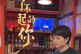 英雄栾留伟妻子：我准备回家看看他，告诉他大家都没忘记他 #英雄栾留伟大家没忘记你  去年8月10日，西二旗一家羊蝎子火锅店老板栾留伟在营救落水者时，不幸溺水牺牲。栾留伟牺牲后，不少北京乃至全国各地的人专程赶来，支持店里的生意。视频封面