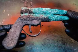 修复一个极为罕见的二战时期诺曼底登陆日士兵使用的手枪打火机视频封面