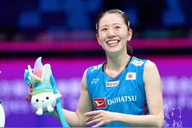 今天是日本“羽球女神”#志田千阳 的生日，#苏迪曼杯 送上生日祝福。网友：厦门苏杯太用心了！视频封面