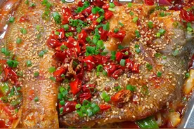 快过年了年夜饭自己再家做一锅香辣烤鱼，麻辣鲜香，太美味了！ 做法简单，比外面卖的还好吃。#烤鱼家常做法 #万州烤鱼 #烤鱼 #家常菜
