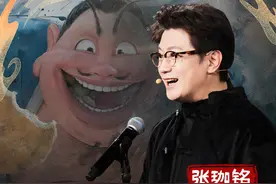 独家专访太乙真人配音演员张珈铭：配音表情和动画“神同步” 在《哪吒之魔童闹海》里，无论是哪吒、还是太乙真人、无量仙翁，这些“神仙”的配音，都好似神来之笔，惟妙惟肖。配音演员的全情投入，也被网友笑称“神同步表情包”#哪吒2##太乙真人##哪吒之魔童闹海#视频封面