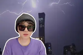 一打雷就咳嗽？雷暴哮喘到底有多危险！ 这几天北方多地出现狂风、暴雨、冰雹、雷电等强对流天气，在山西太原的一场雷阵雨后，多人因患“雷暴哮喘”赴医院就诊。打雷现在这么危险了吗，雷暴哮喘到底是什么，到底怎么防范？#雷暴 #哮喘 #太原 #强对流 #青年创作者成长计划  @中国气象爱好者 @中气爱怎么说