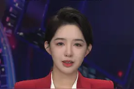 坦克到底有没有后视镜？官方解读来了！阅兵式上的100坦克和100支援战车，都配备了360度的影像，坐在车内就能观察到车辆四周的状况。现在几型装备具有更高的信息化程度和数字化程度，能够帮助我们更好打赢未来信息化战场。